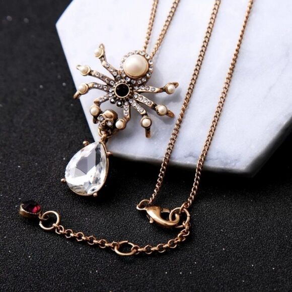 Spider Skull Crystal Pearl Gold Pendant Necklace - Picture 5 of 6
